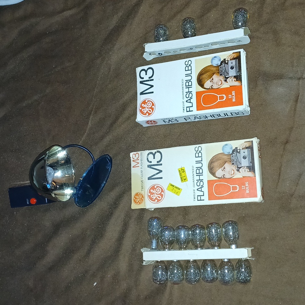 VINTAGE POLAROID FLASH AND M3 GENERAL ELECTRIC BULBS 15 UNUSED CLEAR